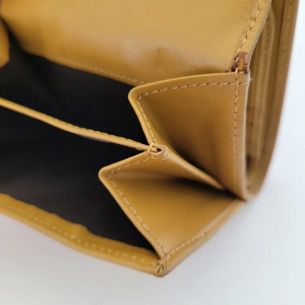 Gucci GG Canvas Bifold Compact Wallet Tan Leather Monogram 035-4463-2146 Vintage